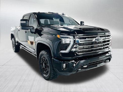 Used 2024 Chevrolet Silverado 3500 High Country w/ High Country Premium Package AWD/4WD image 4