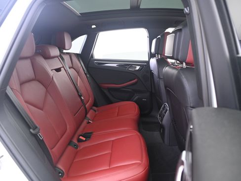 Certified 2024 Porsche Macan S AWD/4WD image 18