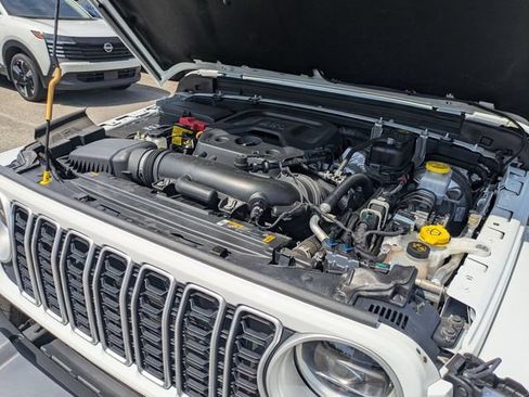 Used 2025 Jeep Wrangler Unlimited Sahara AWD/4WD image 37