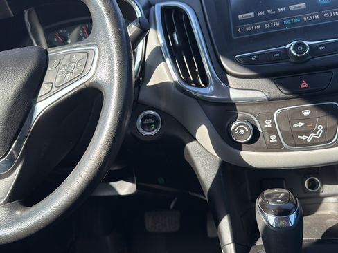Used 2018 Chevrolet Equinox LS AWD/4WD image 24