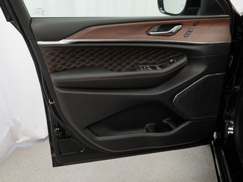 New 2025 Jeep Grand Cherokee Summit w/ Obsidian Package image 28