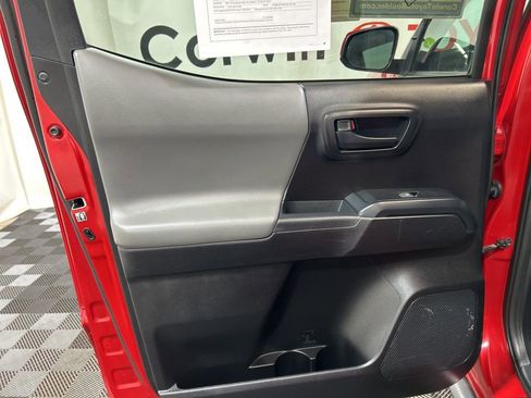 Used 2019 Toyota Tacoma SR w/ SR Convenience Package image 17