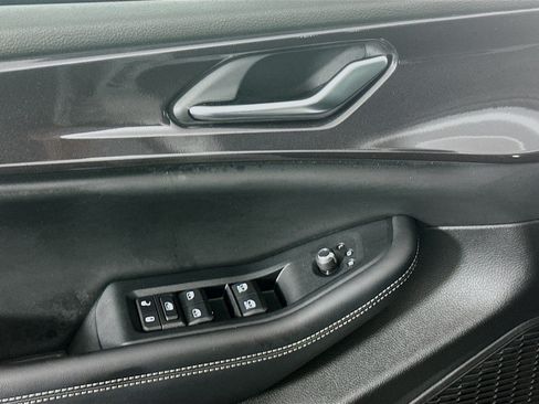 Used 2023 Jeep Grand Cherokee Altitude AWD/4WD image 15