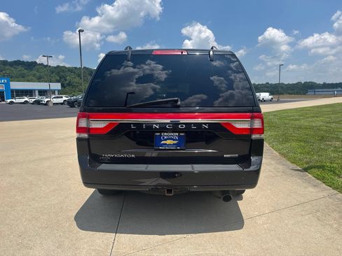 Used 2015 Lincoln Navigator 4WD image 7
