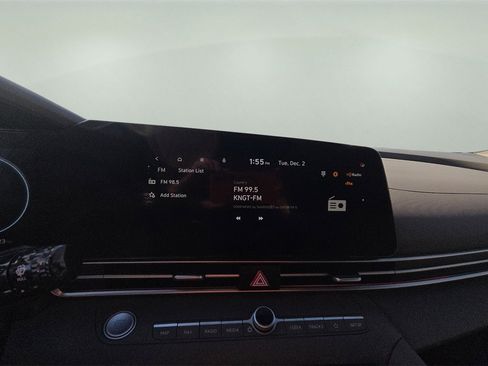 Used 2024 Hyundai Elantra SEL w/ Convenience Package image 10