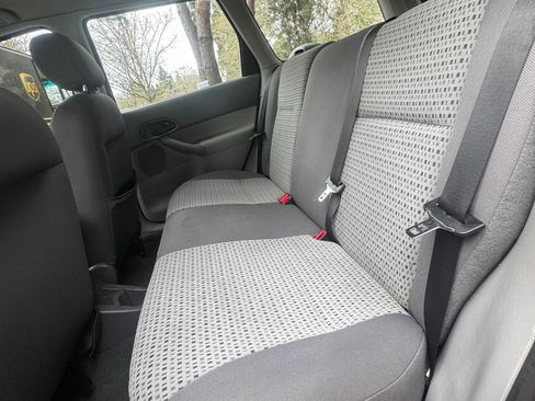 Used 2005 Ford Focus SE FWD image 13