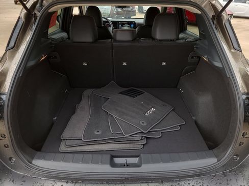 Certified 2025 Nissan Kicks SR FWD image 8