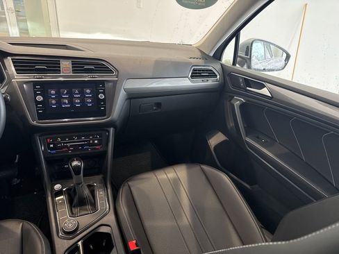 Used 2024 Volkswagen Tiguan SE image 14
