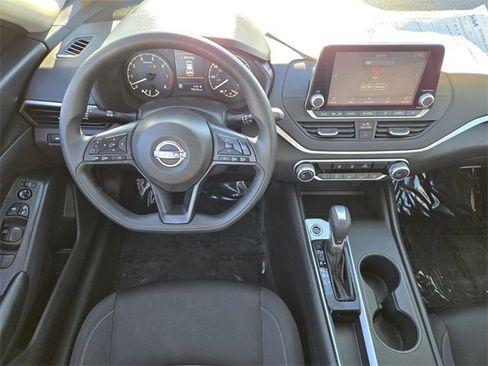 Used 2025 Nissan Altima 2.5 S image 12