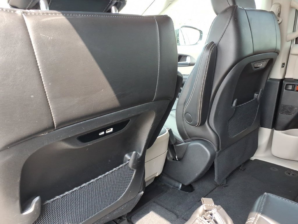 Used 2024 Chrysler Pacifica Touring-L FWD image 18