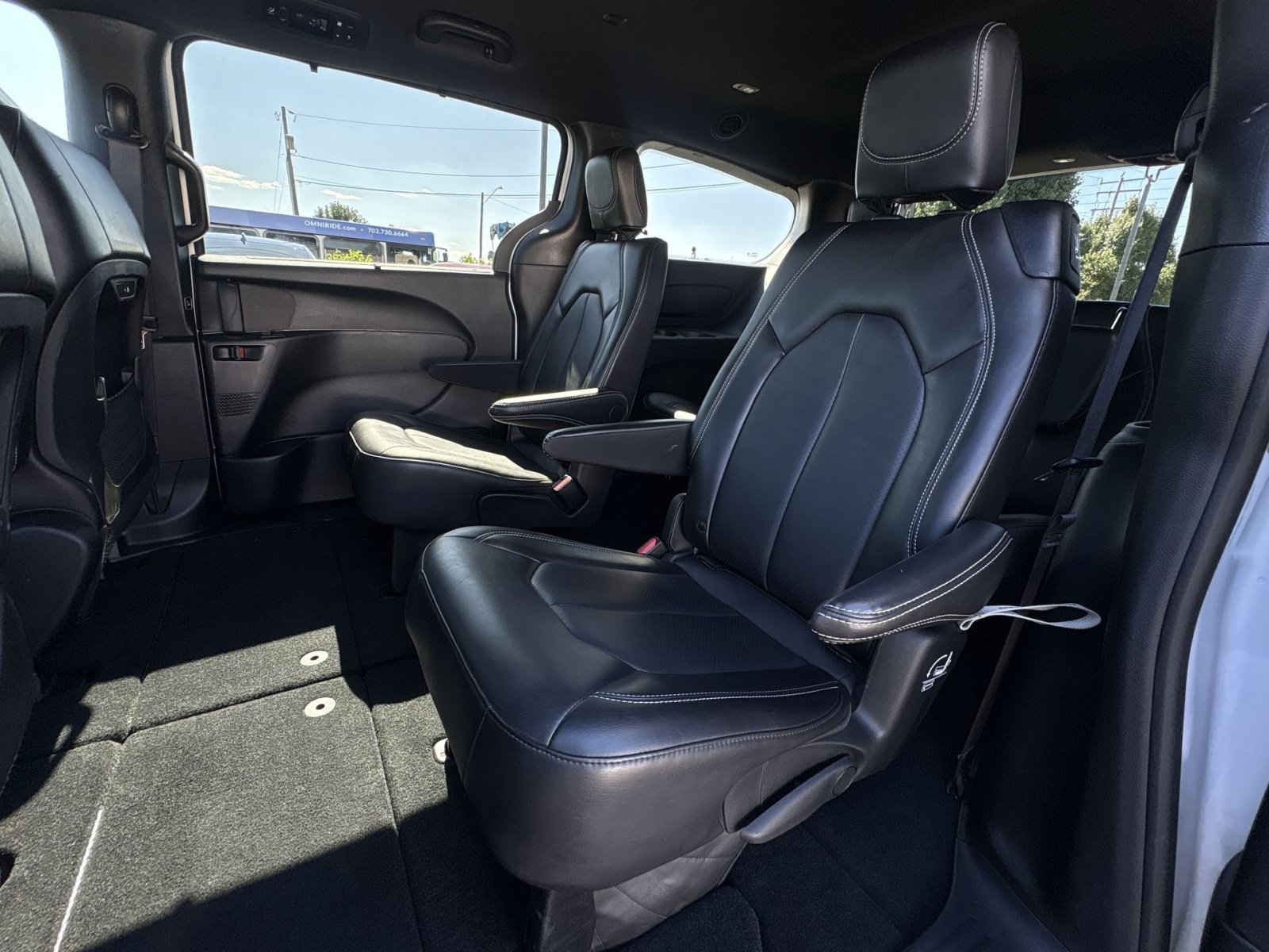 Used 2025 Chrysler Pacifica Select FWD image 25