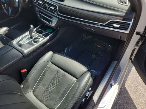 Used 2022 BMW 750i xDrive AWD/4WD image 19