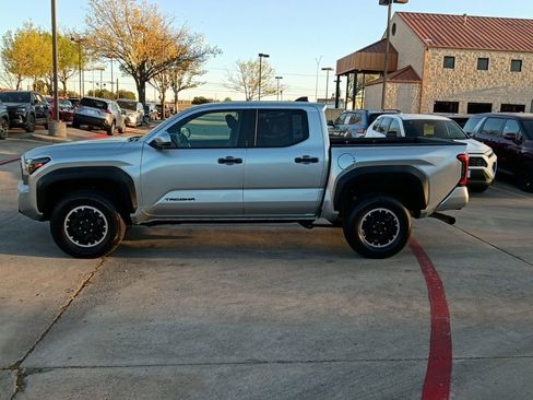 Used 2024 Toyota Tacoma TRD Off-Road image 4