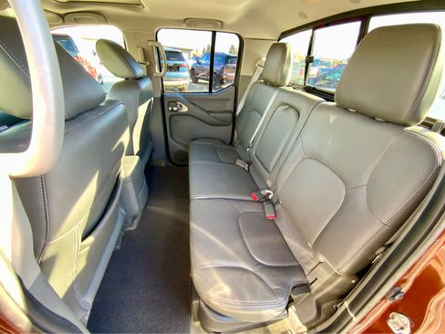 Used 2018 Nissan Frontier SL image 27