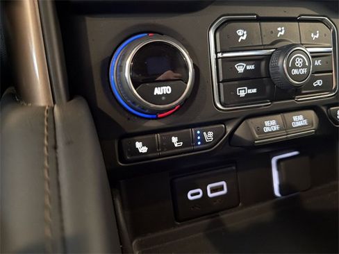 Certified 2024 Chevrolet Suburban High Country image 36