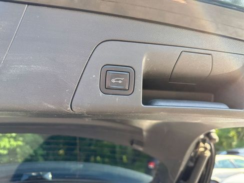 Used 2022 Buick Envision Essence w/ Technology Package II image 14