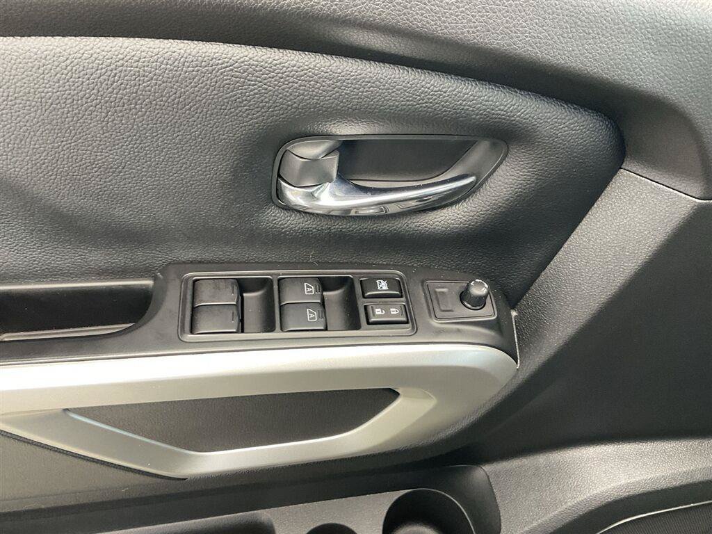 Used 2023 Nissan Titan SV w/ SV Convenience Package AWD/4WD image 23