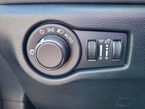 New 2026 Chrysler Voyager LX image 22