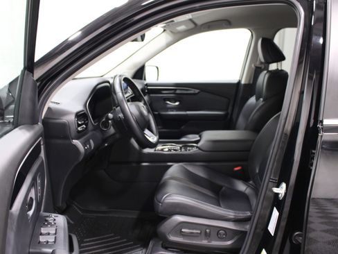 Used 2025 Honda Pilot EX-L image 3