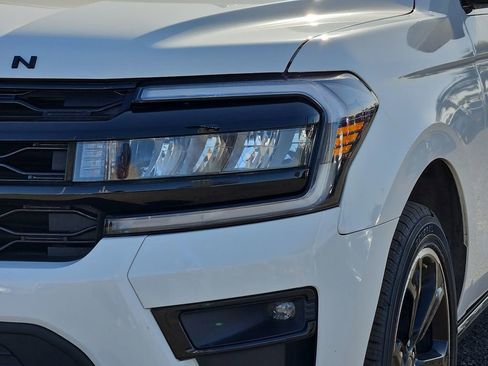 Used 2023 Ford Expedition Limited image 8