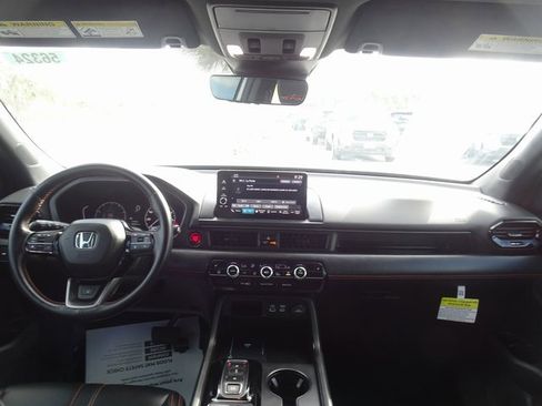 Certified 2025 Honda Pilot TrailSport image 11