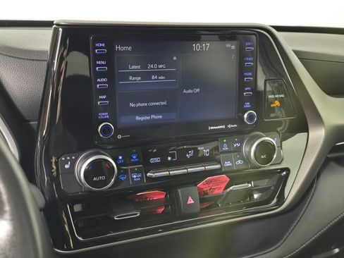Used 2022 Toyota Highlander XLE AWD/4WD image 31