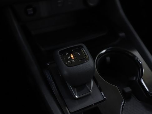 Used 2025 Nissan Rogue SV image 24