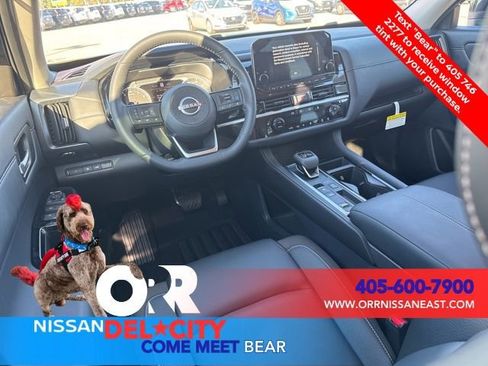 New 2025 Nissan Pathfinder SL image 14