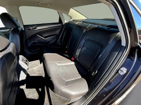 Used 2017 Volkswagen Passat 1.8T SE image 25