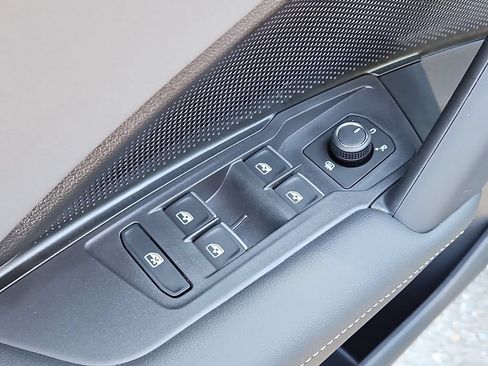 New 2026 Volkswagen Tiguan SE AWD/4WD image 17