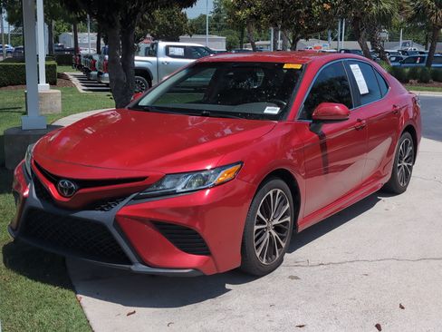 Used 2019 Toyota Camry SE FWD image 5