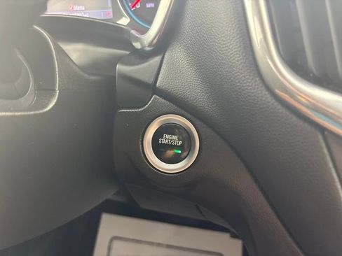 Used 2020 Chevrolet Equinox LT w/ Sport Edition AWD/4WD image 17