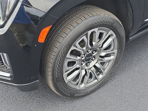 Used 2023 GMC Yukon XL Denali Ultimate image 16