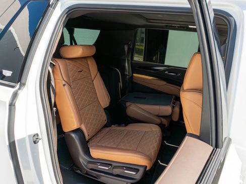 Used 2024 Cadillac Escalade ESV Sport w/ LPO, ONYX Package image 15