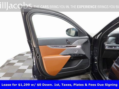 Certified 2025 BMW 760i xDrive w/ Executive Package image 5