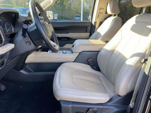 Used 2024 Ford Expedition Limited image 16