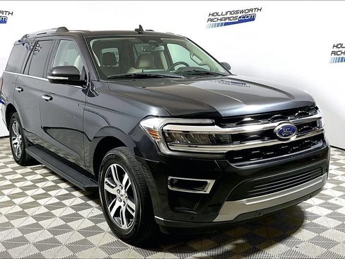 Used 2024 Ford Expedition Limited RWD image 3