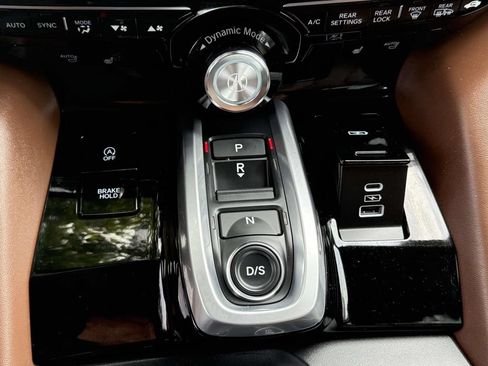 Used 2024 Acura MDX SH-AWD w/ Technology Package image 24