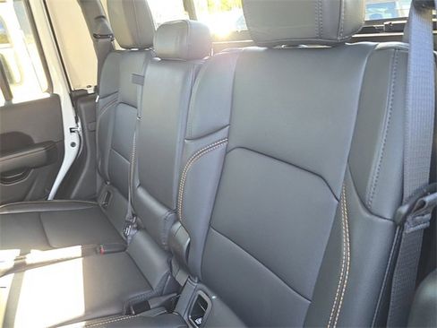 Used 2025 Jeep Gladiator High Tide image 11