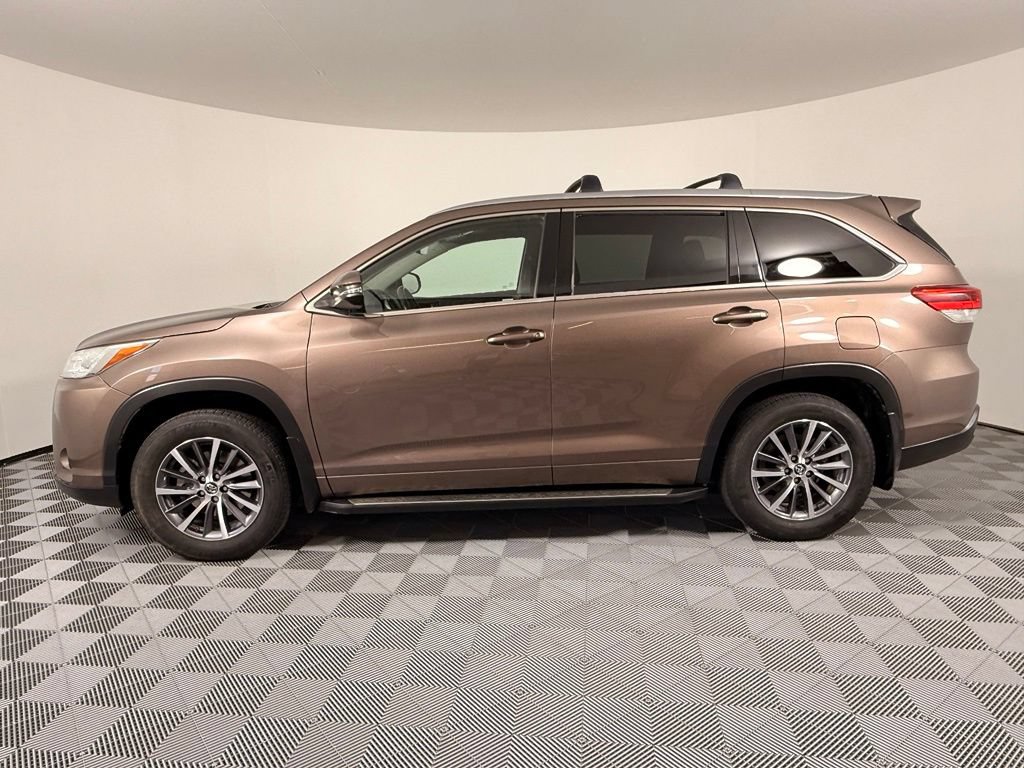 Used 2018 Toyota Highlander AWD V6 image 13