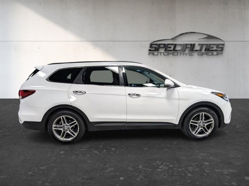 Used 2017 Hyundai Santa Fe FWD image 11