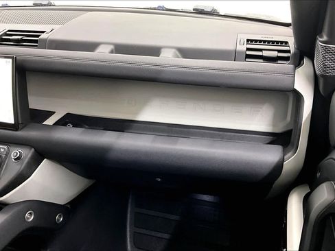 Used 2022 Land Rover Defender 90 image 17