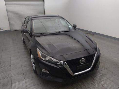 Used 2020 Nissan Altima 2.5 S FWD image 14