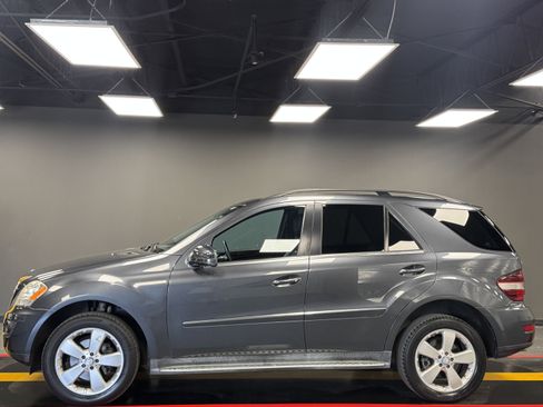 Used 2011 Mercedes-Benz ML 350 2WD image 3