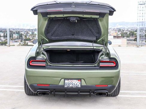 Used 2018 Dodge Challenger R/T Scat Pack w/ Leather Interior Group RWD image 31