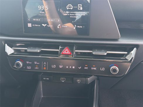 Used 2025 Kia Niro LX FWD image 18