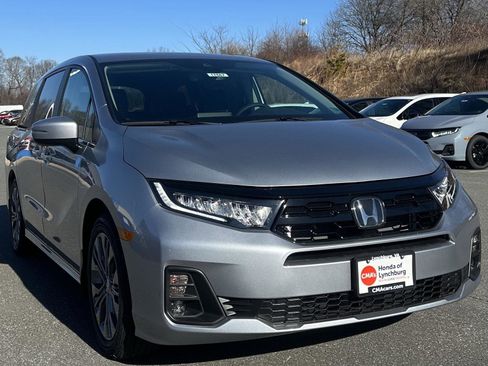 New 2026 Honda Odyssey Touring image 7