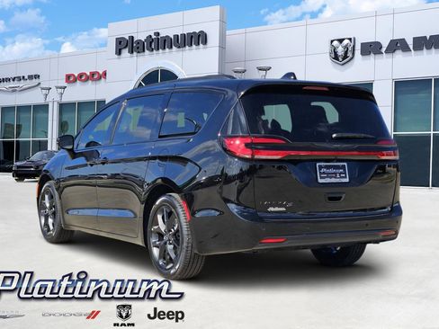 New 2026 Chrysler Pacifica Select w/ S Appearance Package FWD image 4