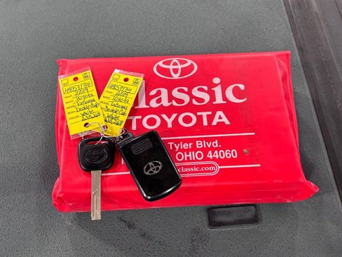 Used 2019 Toyota Tacoma TRD Sport AWD/4WD image 34