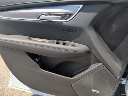 Certified 2024 Cadillac XT6 Luxury w/ LPO, Floor Liner Package AWD/4WD image 16